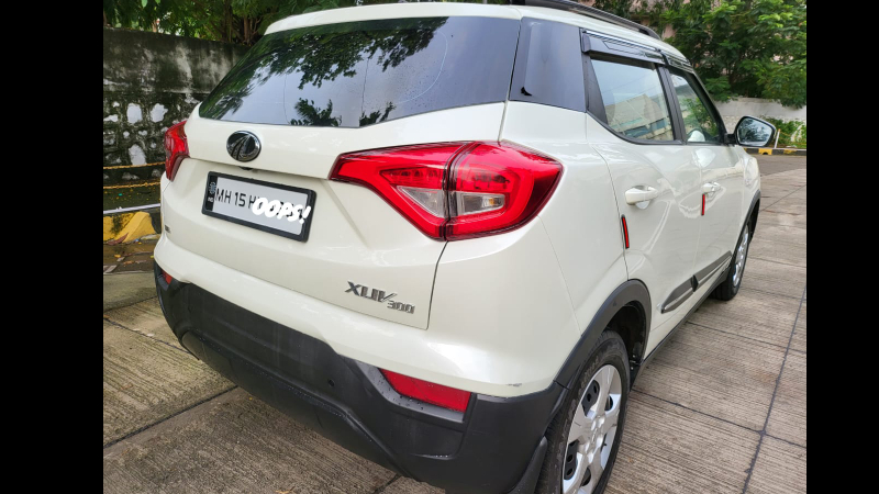 MAHINDRA, XUV300 - 