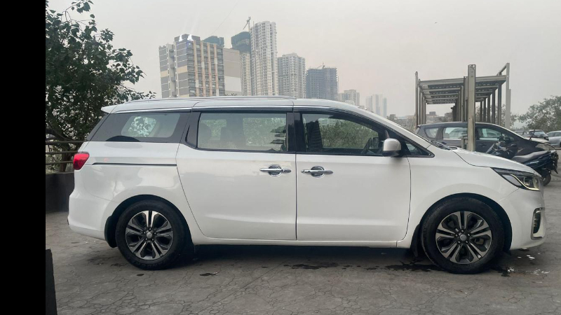 Used KIA Carnival in Mumbai
