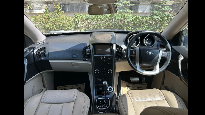 MAHINDRA, XUV500 - W10